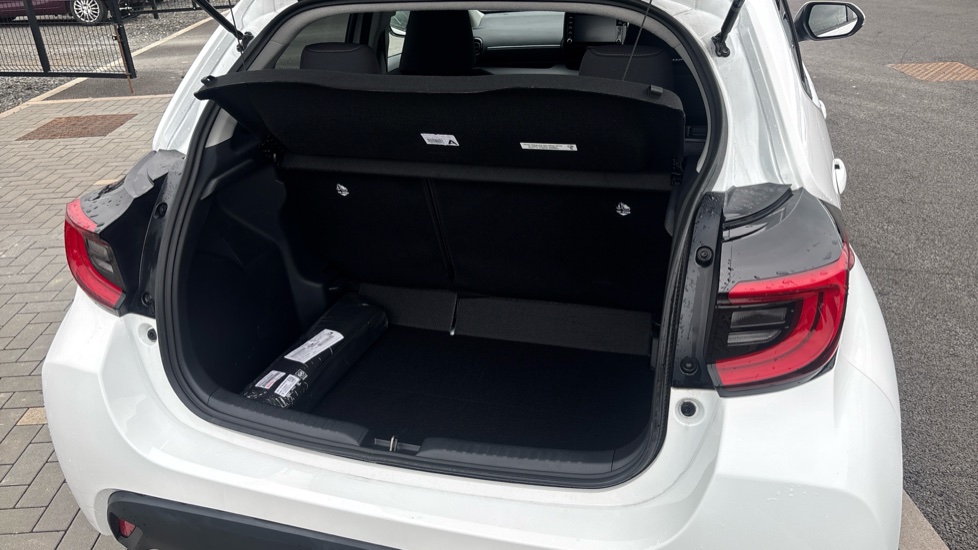 Toyota Yaris 1.5 Hybrid Design 5dr CVT Hybrid Hatchback - Image 50