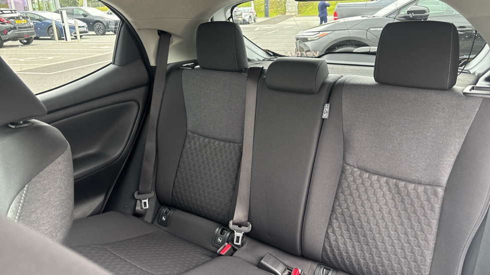 Toyota Yaris 1.5 Hybrid Design 5dr CVT Hybrid Hatchback - Image 53