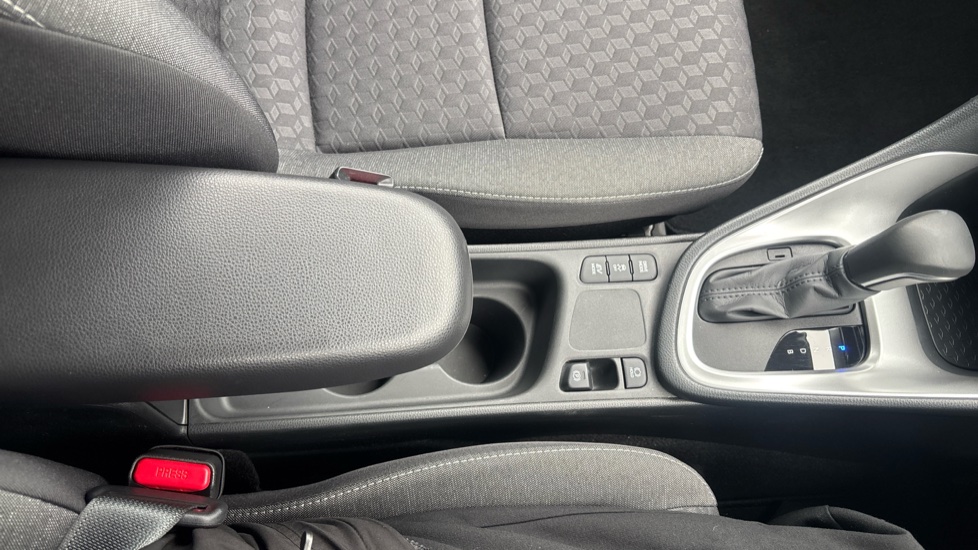 Toyota Yaris 1.5 Hybrid Design 5dr CVT Hybrid Hatchback - Image 61
