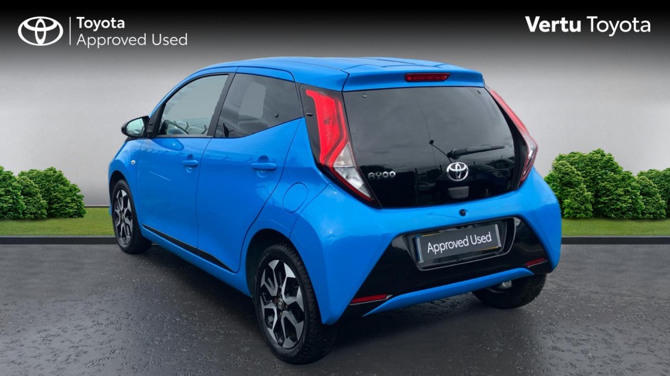 Toyota Aygo 1.0 VVT-i X-Trend 5dr x-shift Petrol Hatchback - Image 4