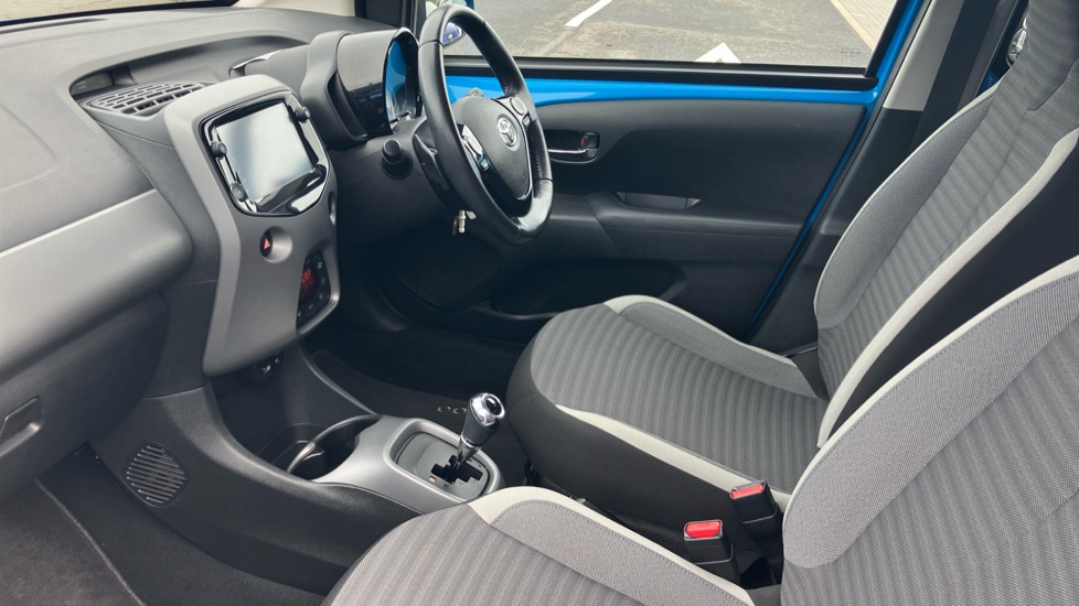 Toyota Aygo 1.0 VVT-i X-Trend 5dr x-shift Petrol Hatchback - Image 5