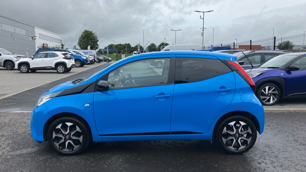 Toyota Aygo 1.0 VVT-i X-Trend 5dr x-shift Petrol Hatchback - Image 24