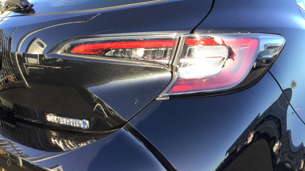 Toyota Corolla Hatchback 1.8 VVT-i Hybrid Icon Tech 5-Dr ...