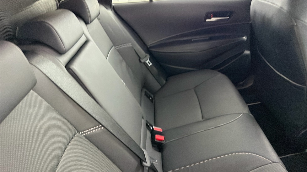 Toyota Corolla 2.0 Hybrid 178 Excel 5dr CVT Hybrid Estate - Image 8