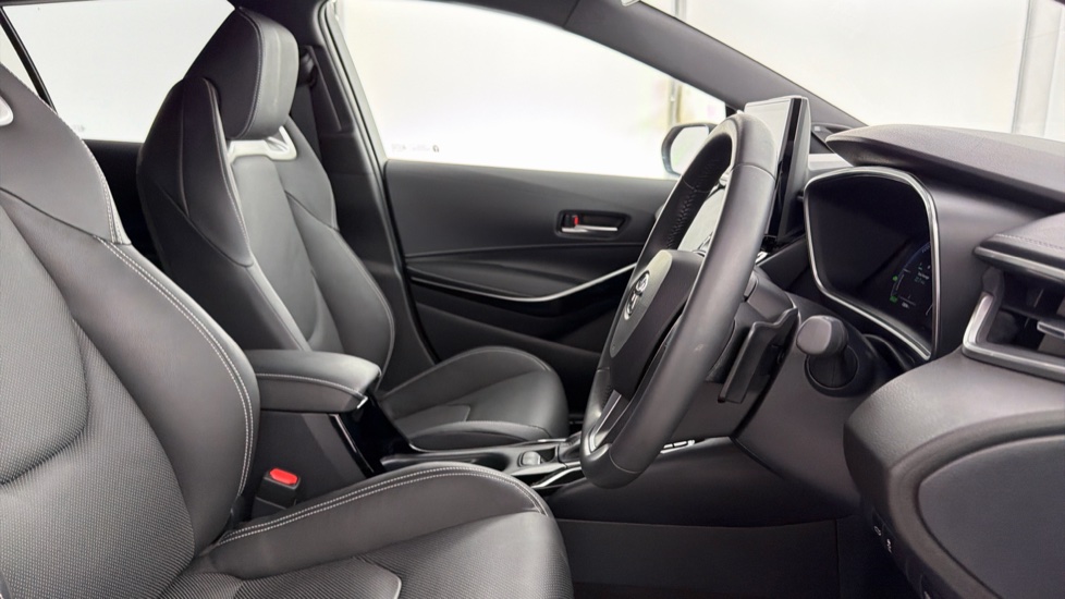 Toyota Corolla 2.0 Hybrid 178 Excel 5dr CVT Hybrid Estate - Image 12