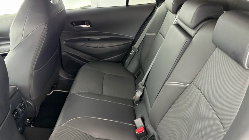 Toyota Corolla 2.0 Hybrid 178 Excel 5dr CVT Hybrid Estate - Image 15