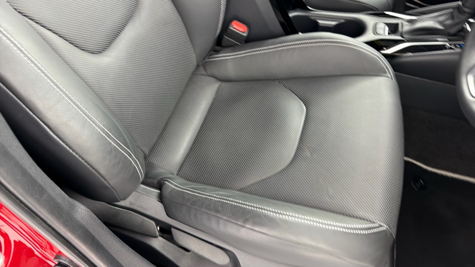 Toyota Corolla 2.0 Hybrid 178 Excel 5dr CVT Hybrid Estate - Image 17