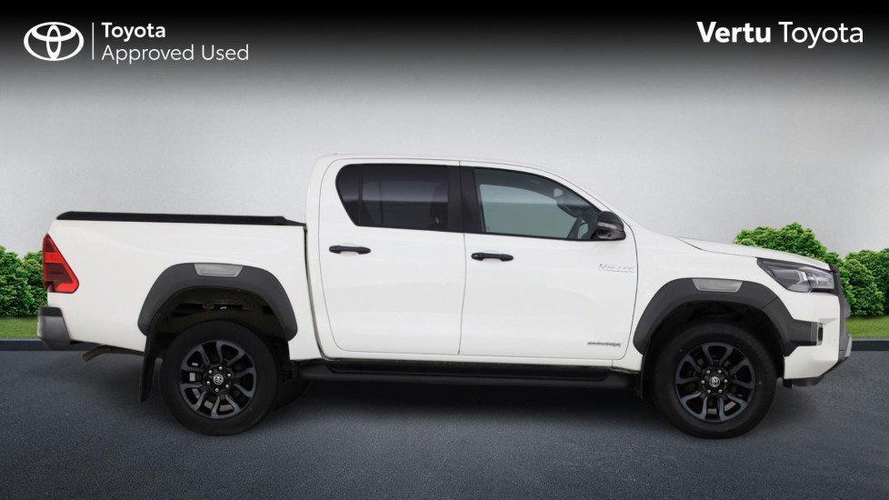 Toyota Hilux Diesel Invincible X D/Cab Pick Up 2.8 D-4D - Image 23