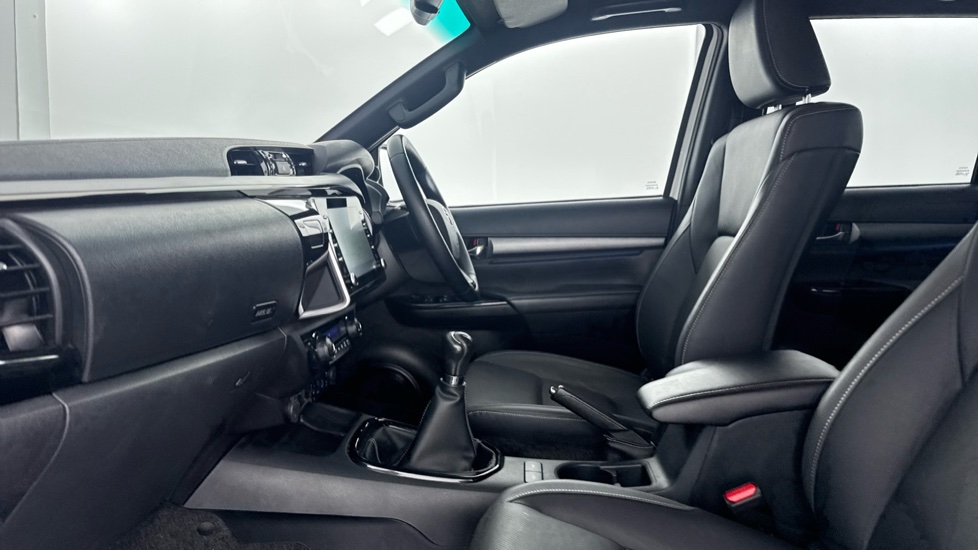Toyota Hilux Diesel Invincible X D/Cab Pick Up 2.8 D-4D - Image 5