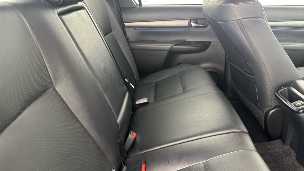 Toyota Hilux Diesel Invincible X D/Cab Pick Up 2.8 D-4D - Image 8
