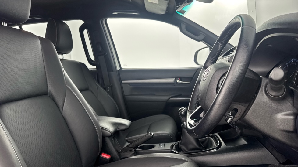Toyota Hilux Diesel Invincible X D/Cab Pick Up 2.8 D-4D - Image 12