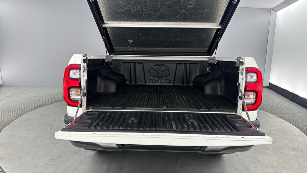 Toyota Hilux Diesel Invincible X D/Cab Pick Up 2.8 D-4D - Image 13