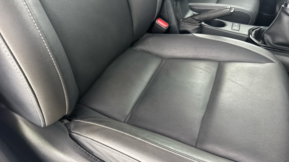 Toyota Hilux Diesel Invincible X D/Cab Pick Up 2.8 D-4D - Image 17