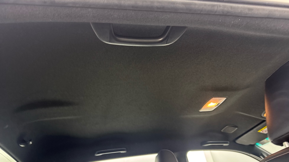 Toyota Hilux Diesel Invincible X D/Cab Pick Up 2.8 D-4D - Image 19