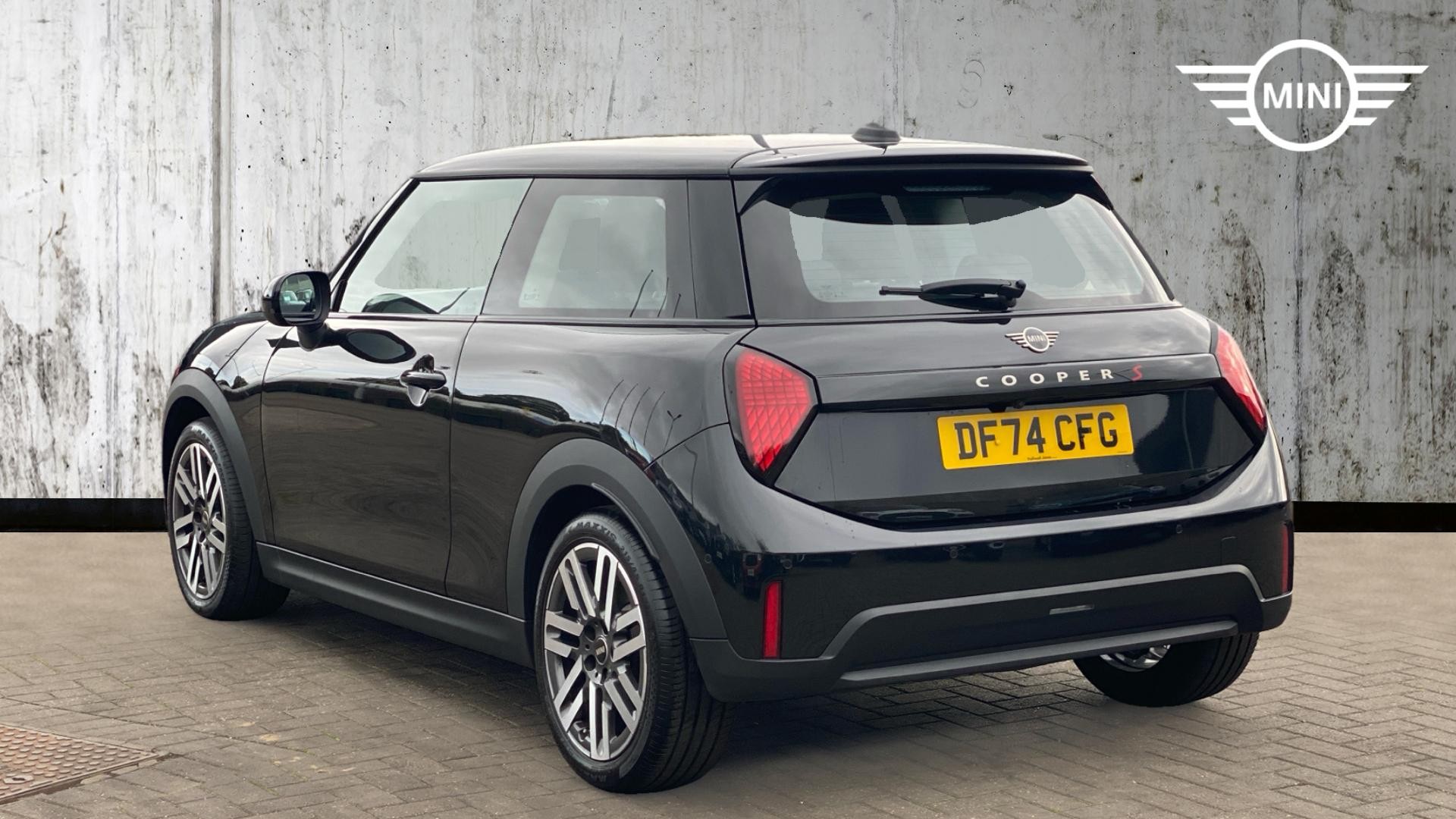 Used MINI 3-Door Hatch 2.0S Classic Steptronic Euro 6 (s/s) 3dr - Image 2