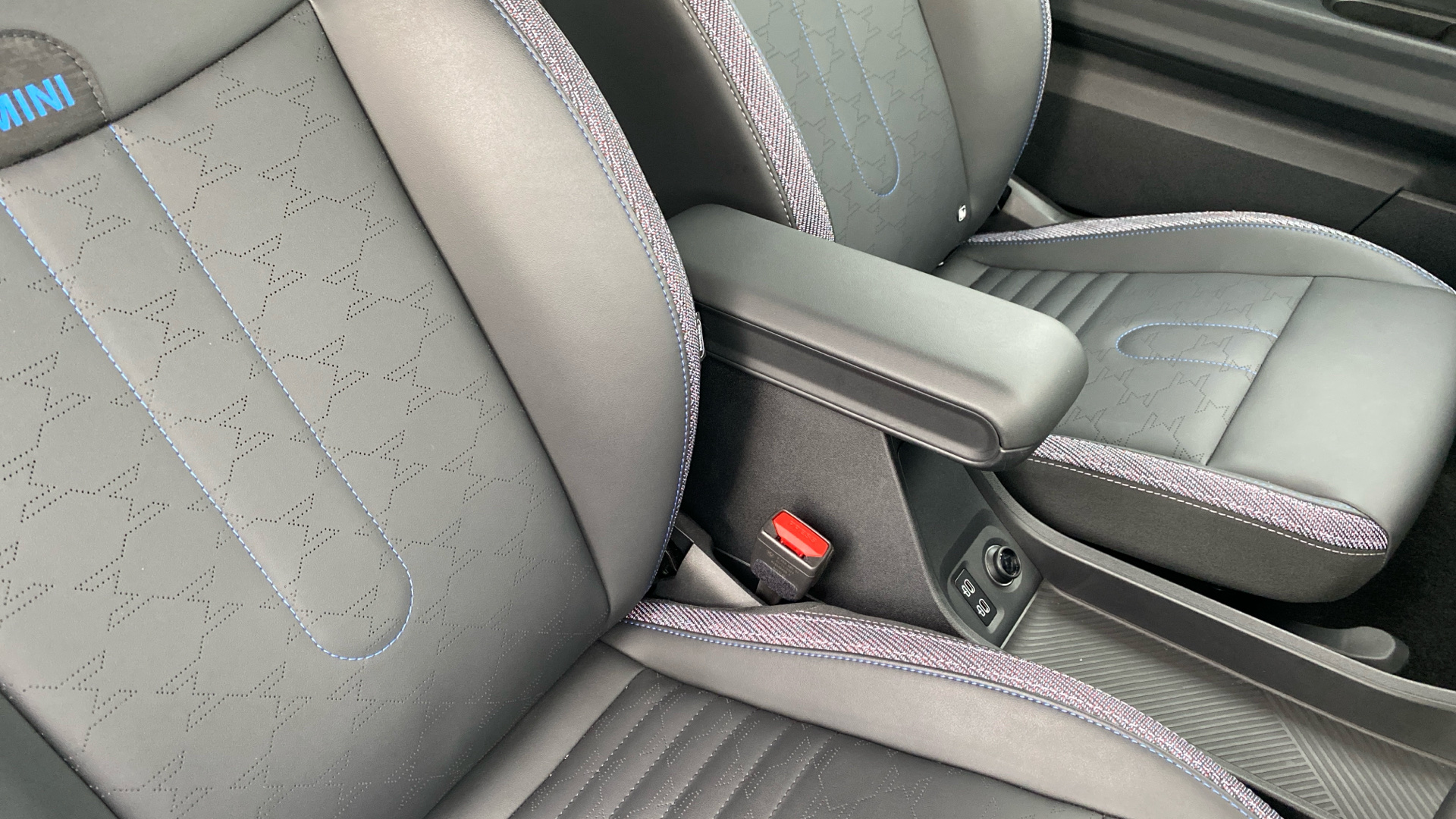 Used MINI 3-Door Hatch 2.0S Classic Steptronic Euro 6 (s/s) 3dr - Image 48