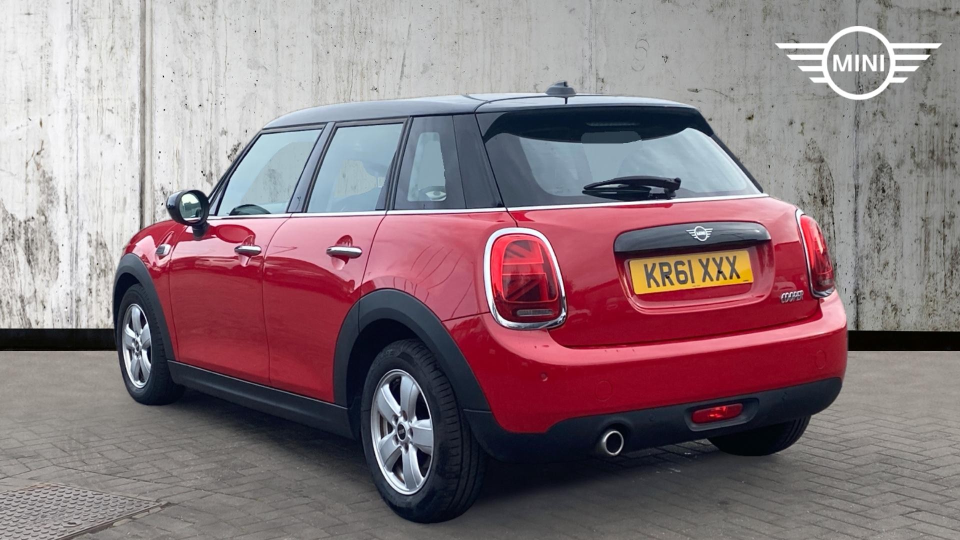 Used MINI 5-Door Hatch 1.5 Cooper Classic Steptronic Euro 6 (s/s) 5dr - Image 2