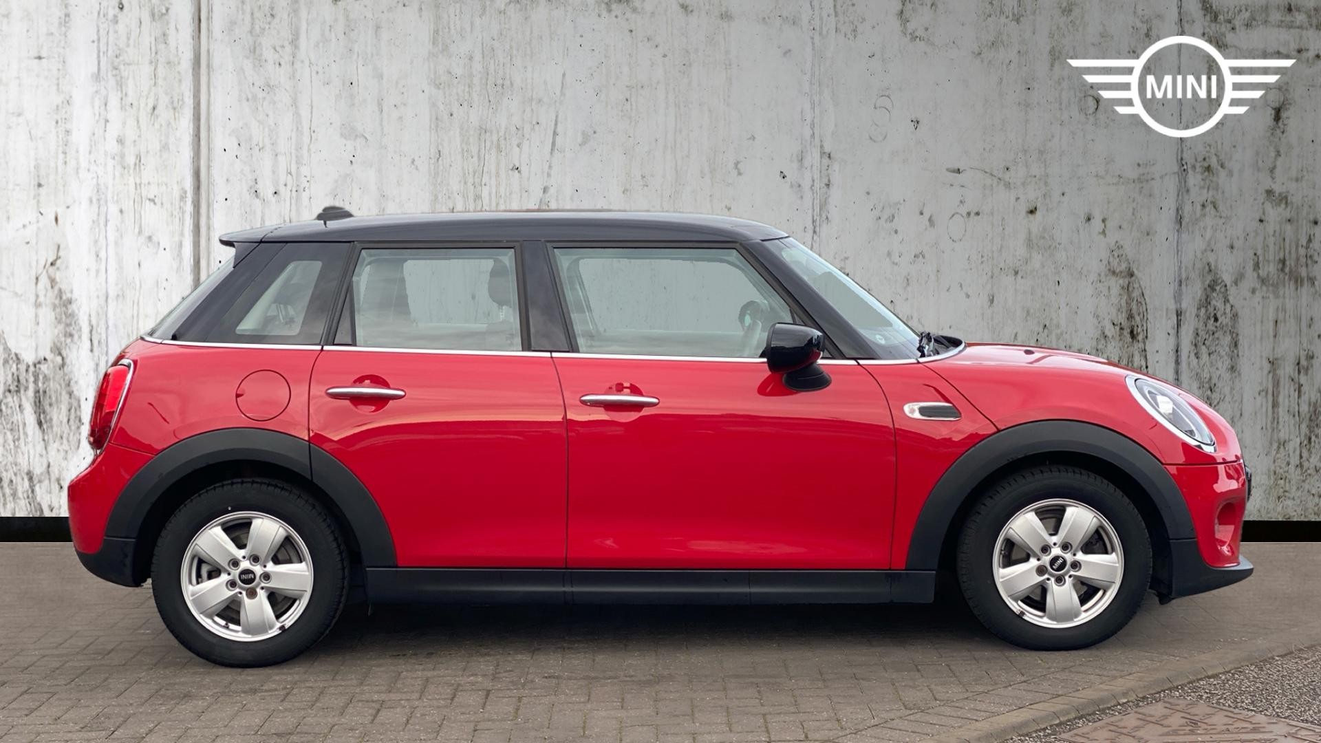 Used MINI 5-Door Hatch 1.5 Cooper Classic Steptronic Euro 6 (s/s) 5dr - Image 3