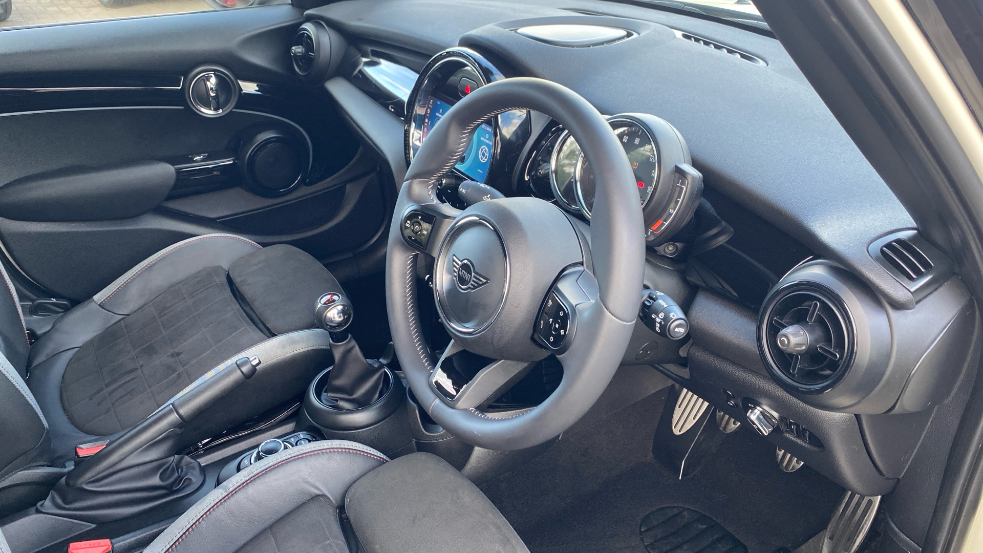 Used MINI 5-Door Hatch 2.0 Cooper S Sport Euro 6 (s/s) 5dr - Image 6