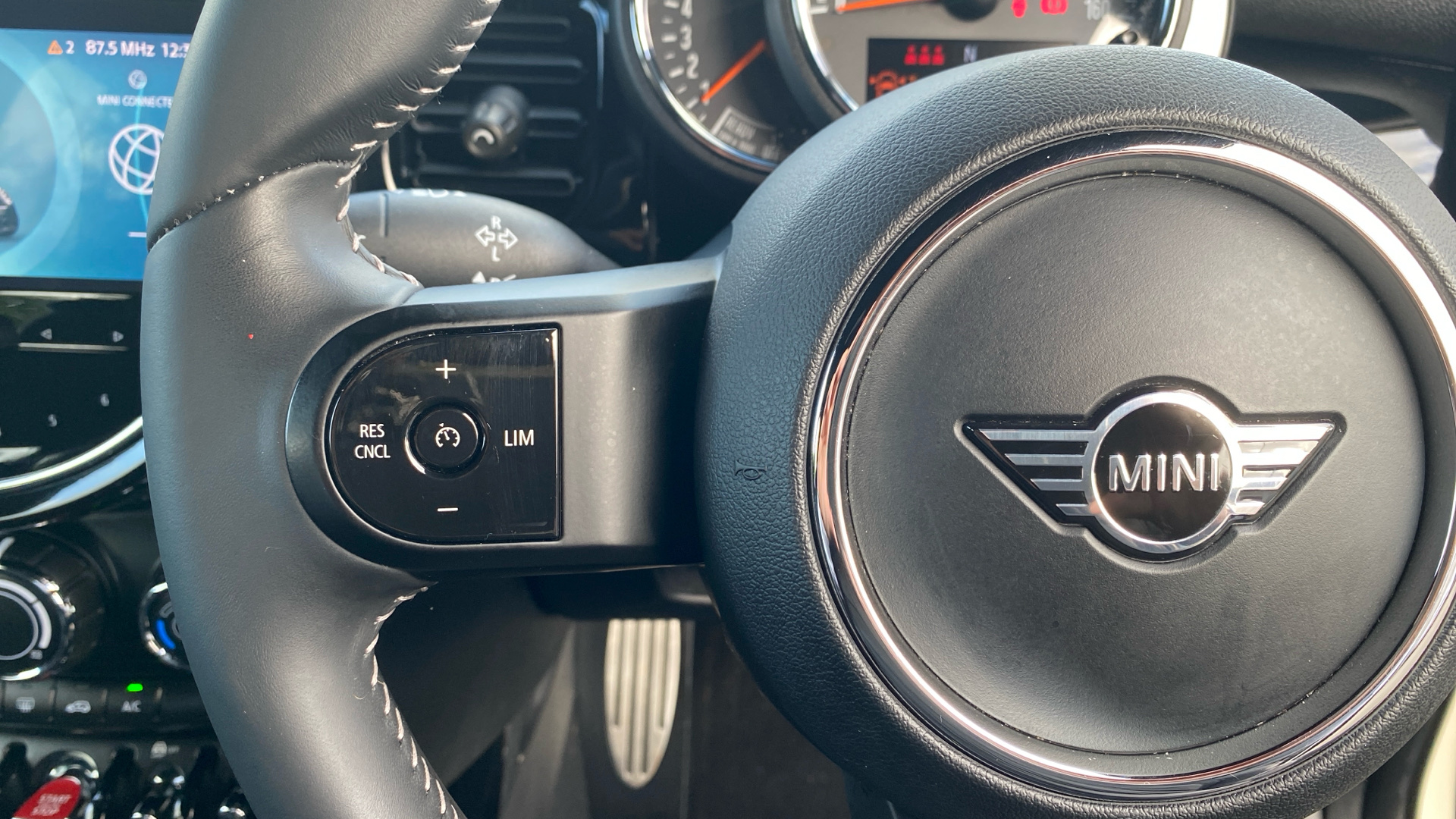 Used MINI 5-Door Hatch 2.0 Cooper S Sport Euro 6 (s/s) 5dr - Image 17