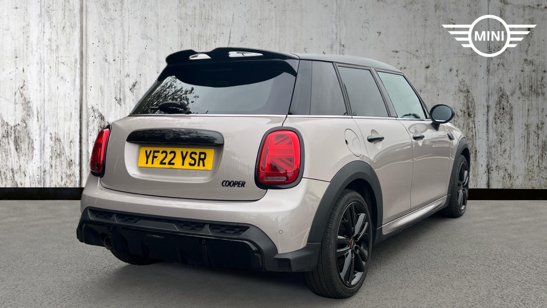 Used MINI 5-Door Hatch 1.5 Cooper Sport Steptronic Euro 6 (s/s) 5dr - Image 3