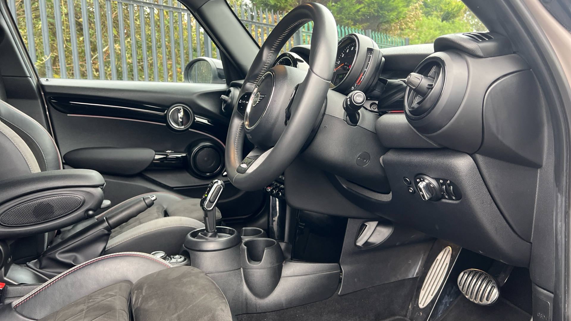 Used MINI 5-Door Hatch 1.5 Cooper Sport Steptronic Euro 6 (s/s) 5dr - Image 12