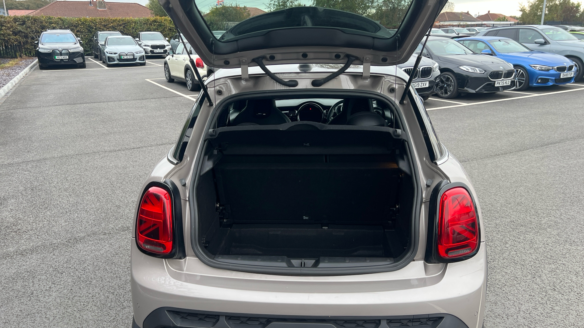 Used MINI 5-Door Hatch 1.5 Cooper Sport Steptronic Euro 6 (s/s) 5dr - Image 14