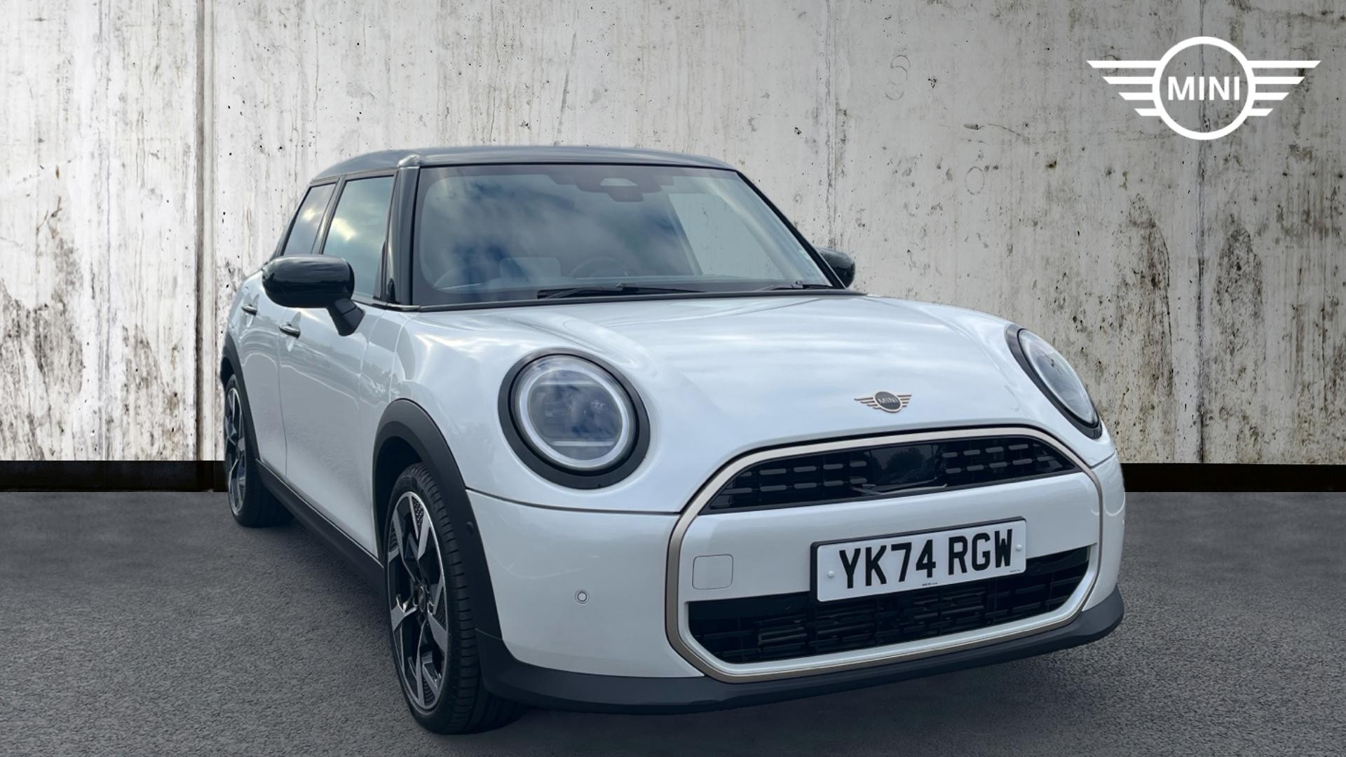 Used MINI 5-Door Hatch 1.5C Exclusive Steptronic Euro 6 (s/s) 5dr - Image 1