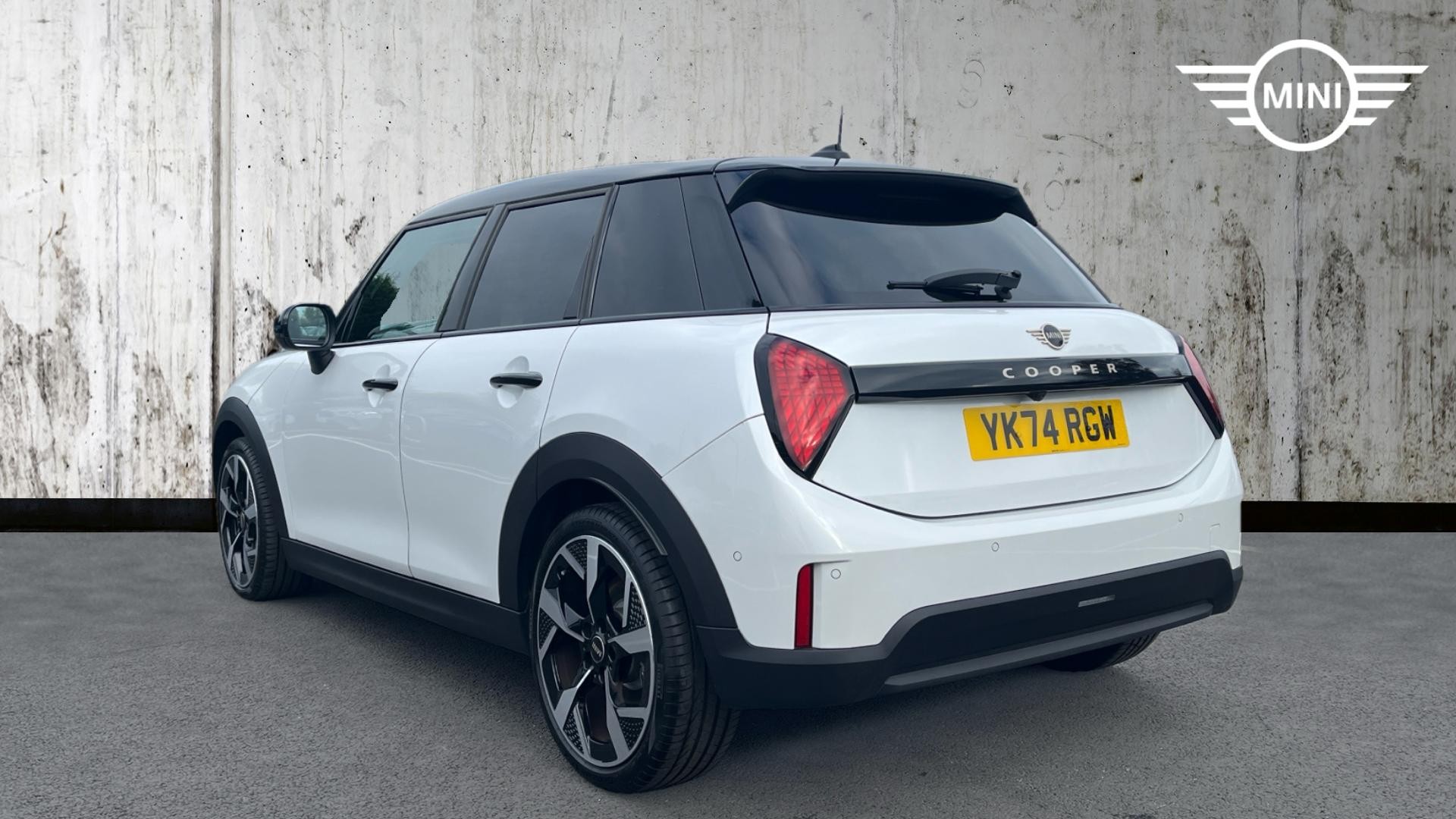 Used MINI 5-Door Hatch 1.5C Exclusive Steptronic Euro 6 (s/s) 5dr - Image 3