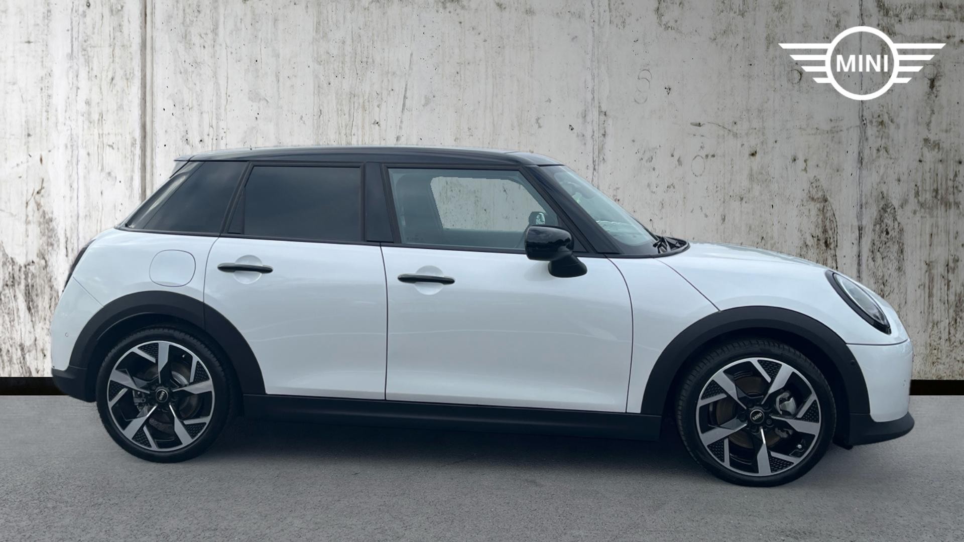 Used MINI 5-Door Hatch 1.5C Exclusive Steptronic Euro 6 (s/s) 5dr - Image 4