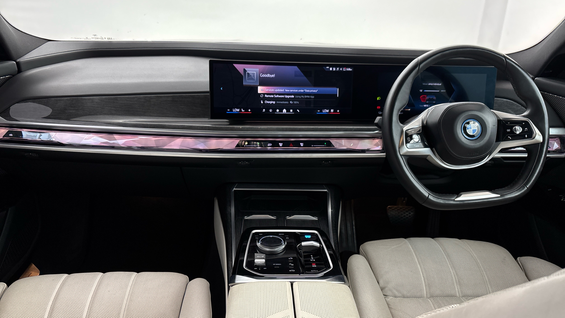 Used BMW i7 60 105.7kWh Excellence (Pro) Auto xDrive 4dr - Image 4