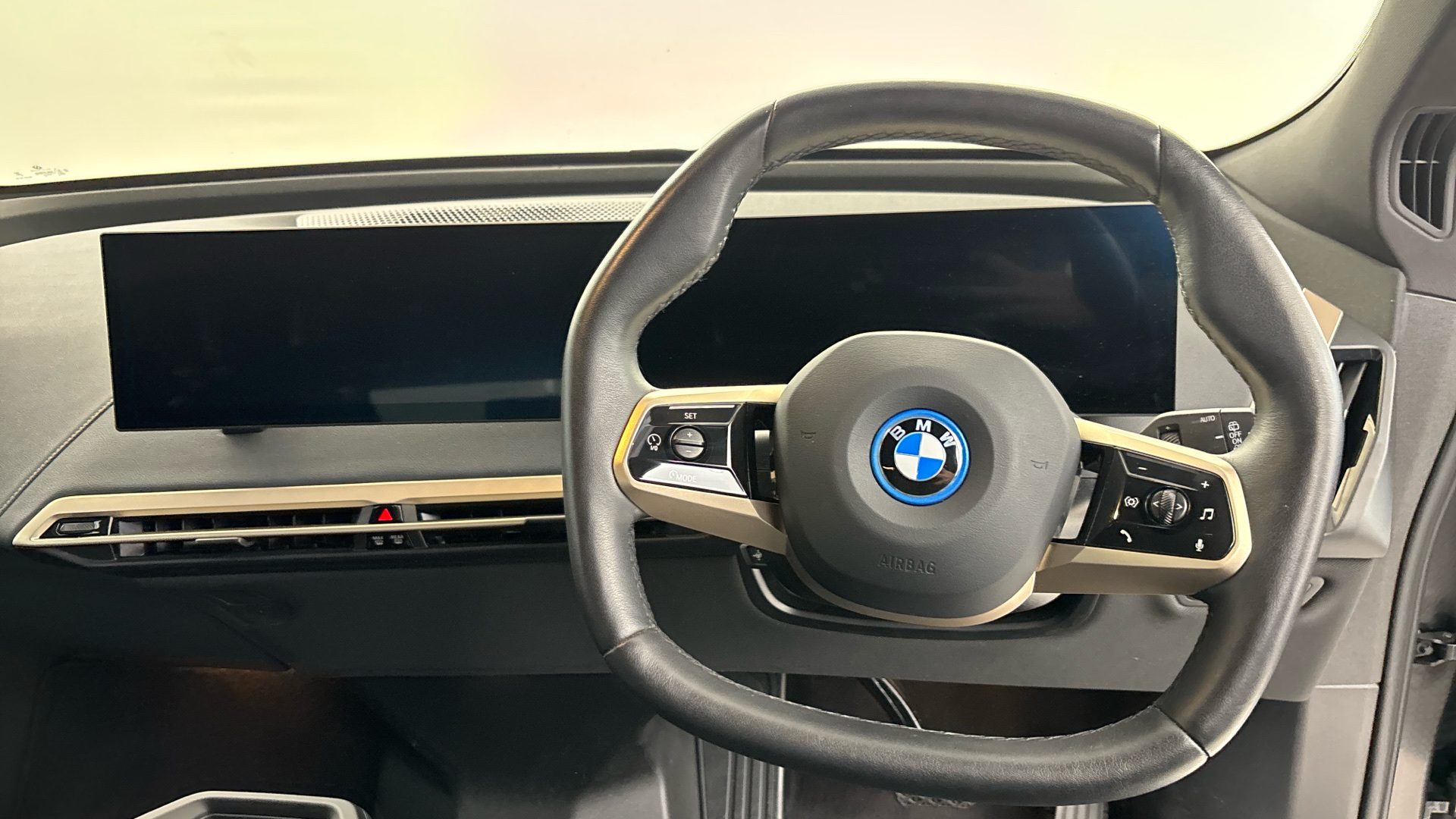 Used BMW iX 50 111.5kWh M Sport Auto xDrive 5dr (11kW Charger) - Image 5