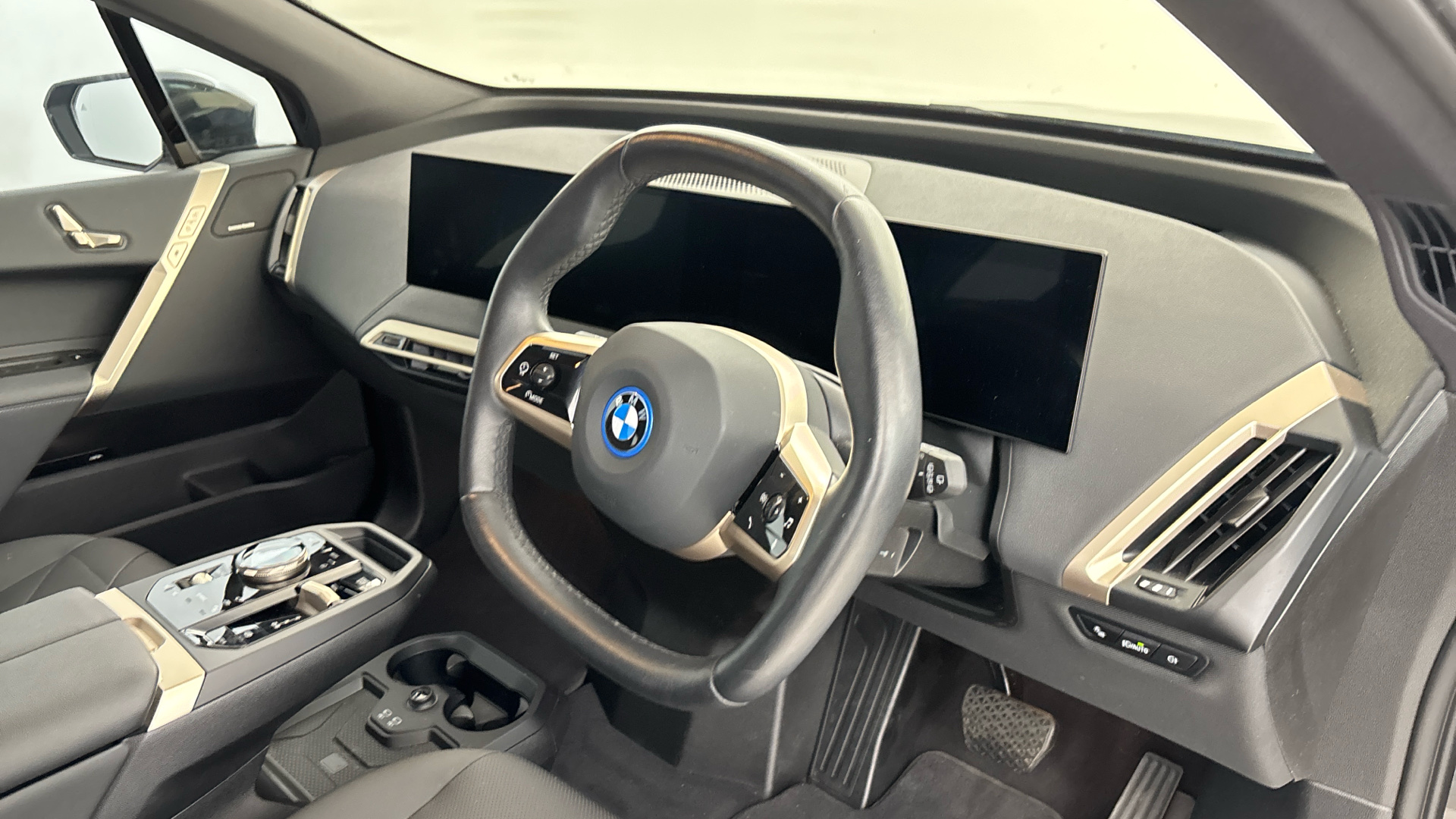 Used BMW iX 50 111.5kWh M Sport Auto xDrive 5dr (11kW Charger) - Image 6