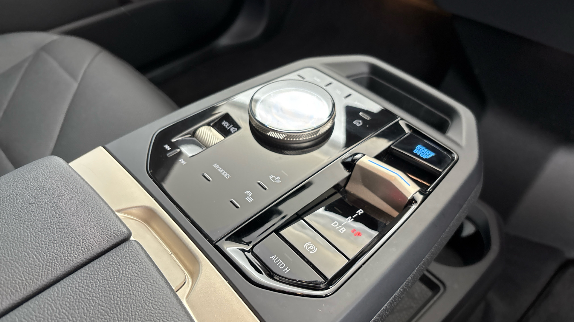 Used BMW iX 50 111.5kWh M Sport Auto xDrive 5dr (11kW Charger) - Image 10