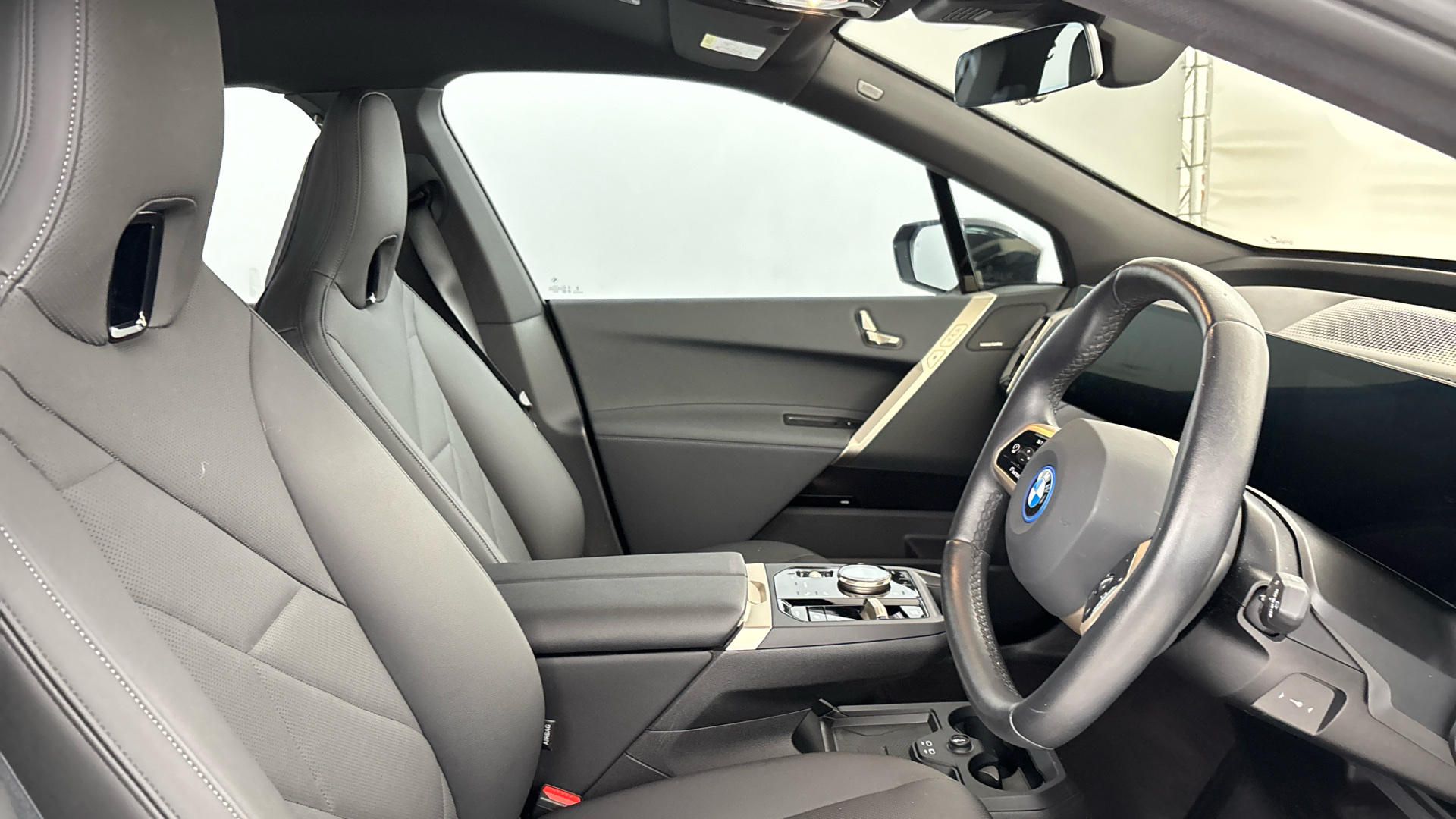 Used BMW iX 50 111.5kWh M Sport Auto xDrive 5dr (11kW Charger) - Image 11