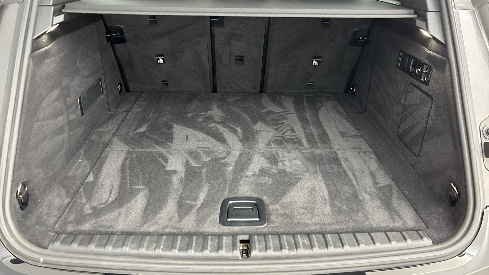 Used BMW iX 50 111.5kWh M Sport Auto xDrive 5dr (11kW Charger) - Image 13