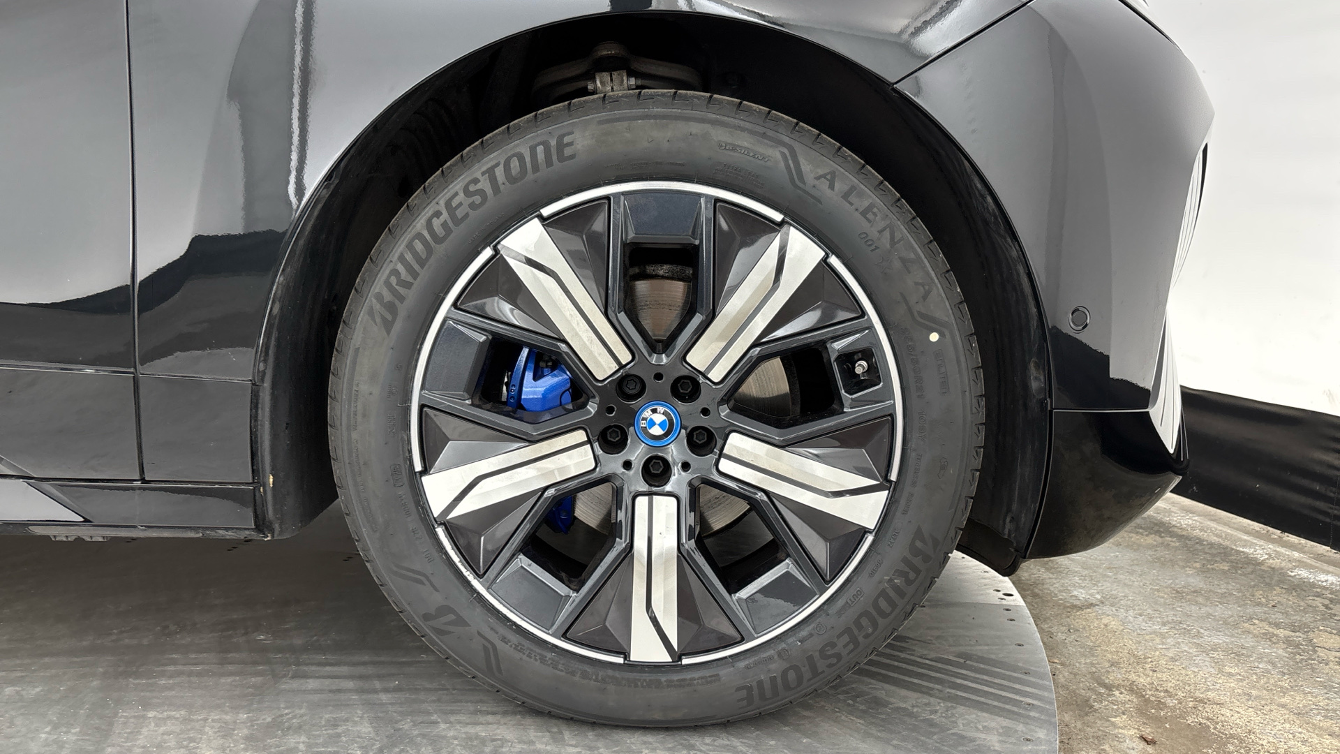 Used BMW iX 50 111.5kWh M Sport Auto xDrive 5dr (11kW Charger) - Image 14