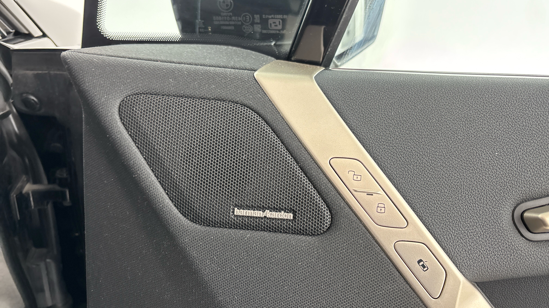 Used BMW iX 50 111.5kWh M Sport Auto xDrive 5dr (11kW Charger) - Image 20