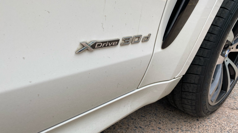 BMW X6 xDrive30d M Sport 5dr Step Auto Diesel Estate - Image 31