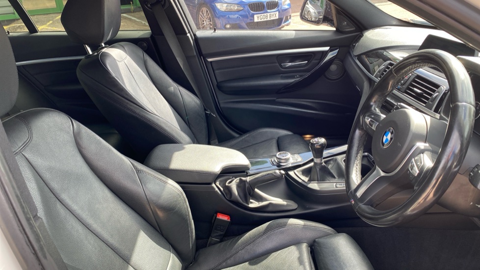 BMW 3 Series 320i M Sport Shadow Edition 4dr Step Auto Petrol Saloon - Image 11