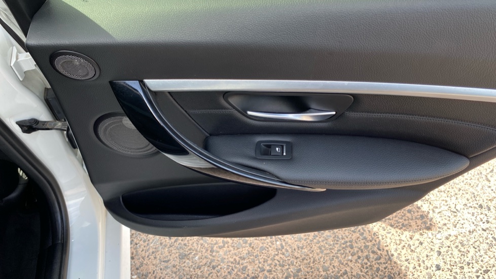 BMW 3 Series 320i M Sport Shadow Edition 4dr Step Auto Petrol Saloon - Image 37