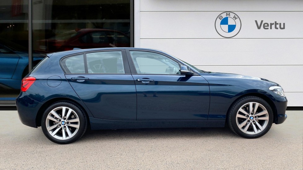 BMW 1 Series 118i [1.5] SE 5dr [Nav/Servotronic] Step Auto Petrol Hatchback - Image 3