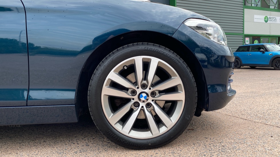 BMW 1 Series 118i [1.5] SE 5dr [Nav/Servotronic] Step Auto Petrol Hatchback - Image 15