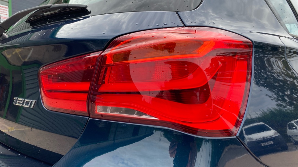 BMW 1 Series 118i [1.5] SE 5dr [Nav/Servotronic] Step Auto Petrol Hatchback - Image 23