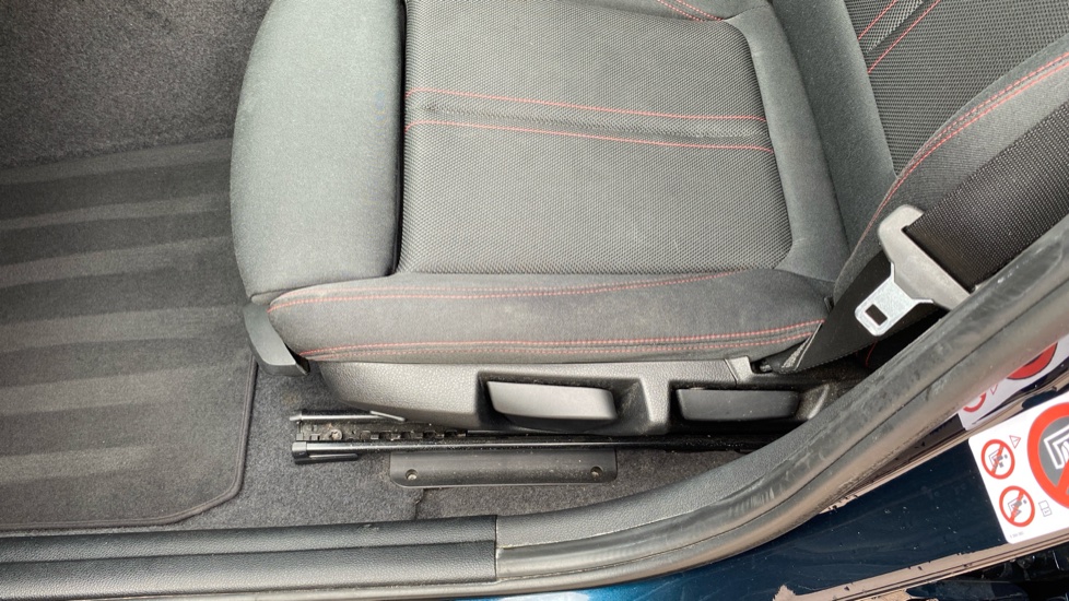 BMW 1 Series 118i [1.5] SE 5dr [Nav/Servotronic] Step Auto Petrol Hatchback - Image 31