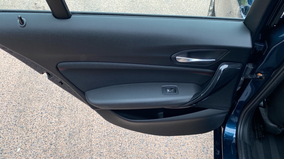 BMW 1 Series 118i [1.5] SE 5dr [Nav/Servotronic] Step Auto Petrol Hatchback - Image 32