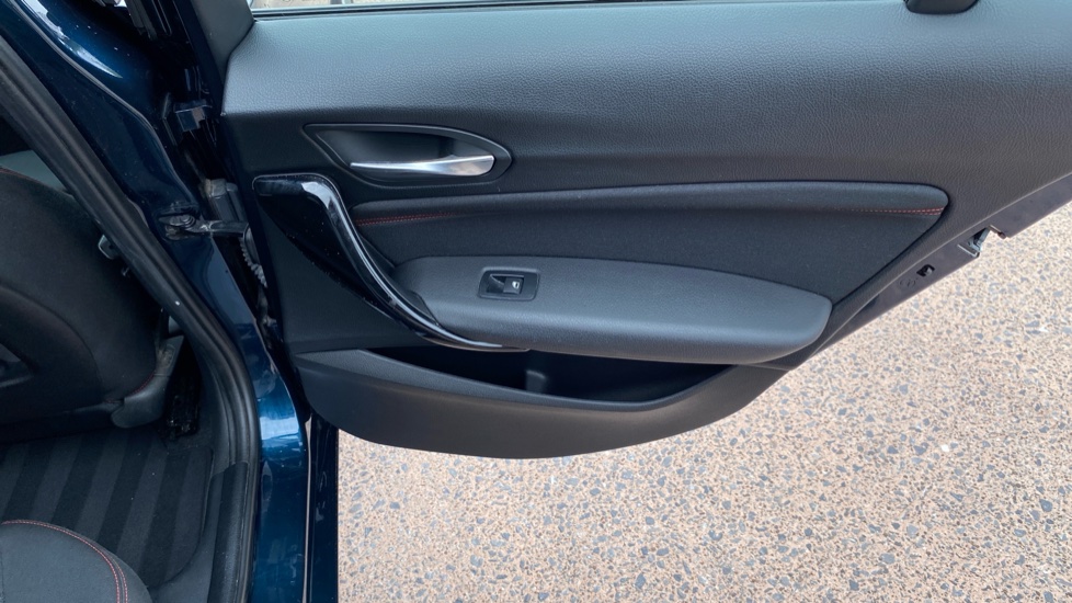 BMW 1 Series 118i [1.5] SE 5dr [Nav/Servotronic] Step Auto Petrol Hatchback - Image 37