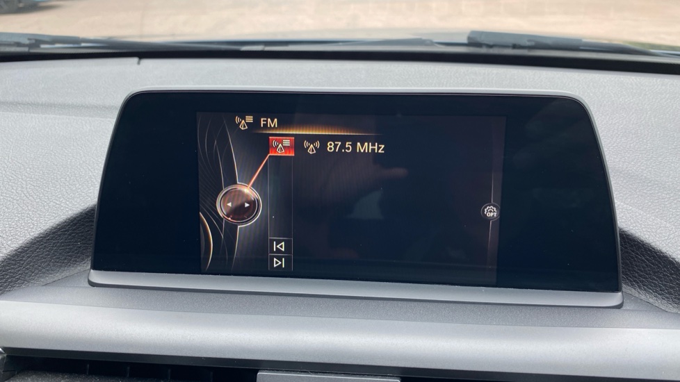 BMW 1 Series 118i [1.5] SE 5dr [Nav/Servotronic] Step Auto Petrol Hatchback - Image 44