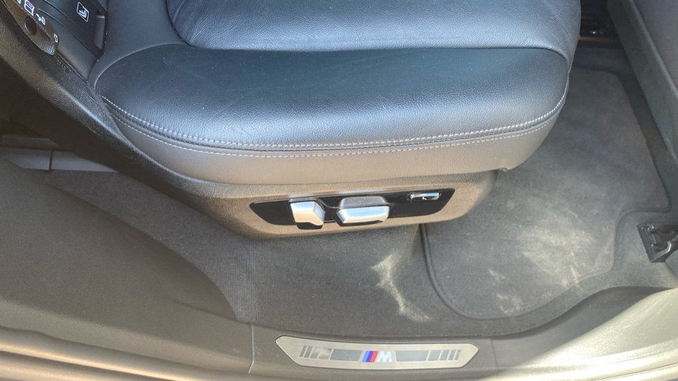 BMW X5 xDrive30d MHT M Sport 5dr Auto Diesel Estate - Image 32