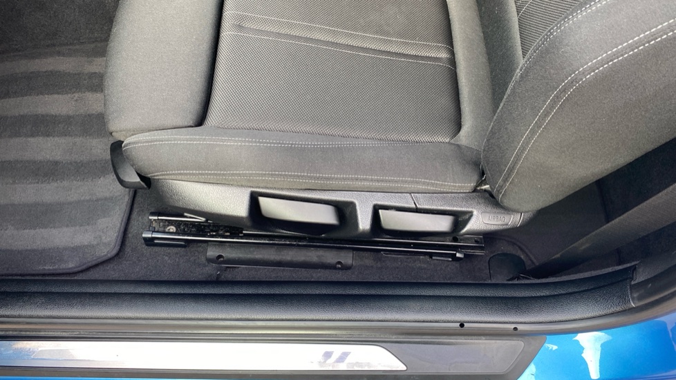BMW 2 Series 218i Sport 2dr [Nav] Petrol Coupe - Image 33